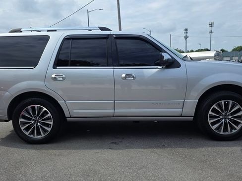 Used 2015 Lincoln Navigator 2WD image 4