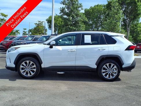 Used 2020 Toyota RAV4 XLE Premium FWD image 4
