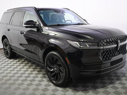 New 2025 Lincoln Navigator Reserve w/ Jet Appearance Package image 8