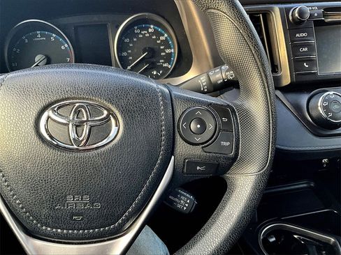 Used 2018 Toyota RAV4 LE w/ Carpet Mat Package image 16