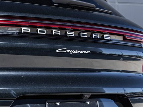 Certified 2026 Porsche Cayenne AWD/4WD image 15