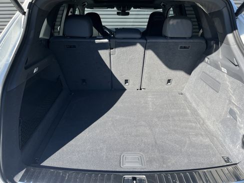 Certified 2023 Porsche Cayenne Platinum Edition image 28