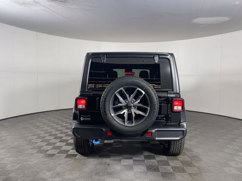 Used 2024 Jeep Wrangler Sport S image 4