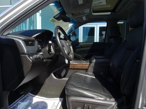 Used 2016 Chevrolet Suburban LT w/ LT Signature Package AWD/4WD image 8