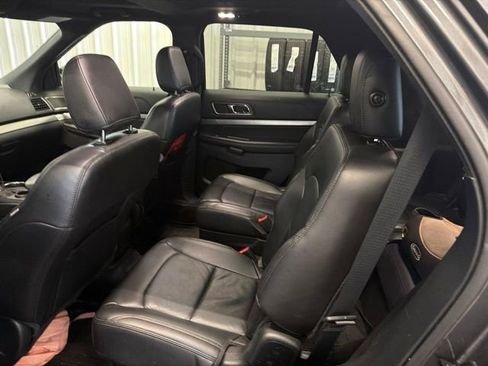 Used 2018 Ford Explorer XLT w/ Equipment Group 202A FWD image 11