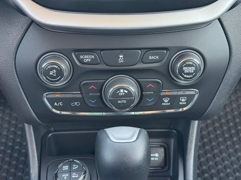 Used 2014 Jeep Cherokee Trailhawk w/ Technology Group image 14