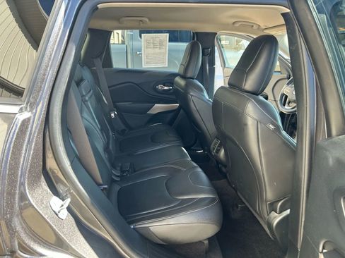 Used 2018 Jeep Cherokee Limited image 16