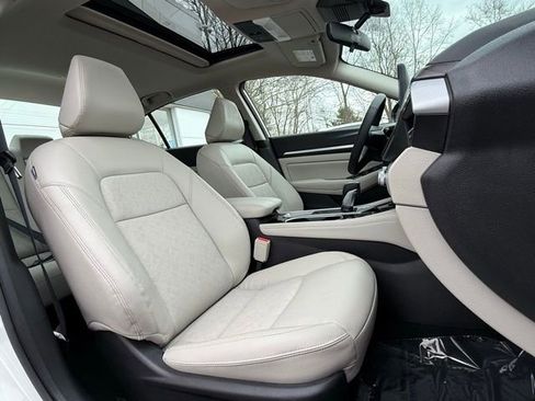 Used 2024 Nissan Altima 2.5 SL image 18