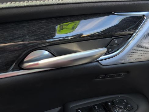 Used 2023 Cadillac XT5 Premium Luxury image 16