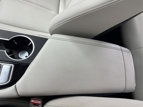 Used 2024 Genesis G70 2.5T image 30