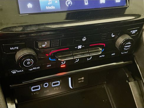 Used 2023 Jeep Grand Cherokee L Laredo image 23