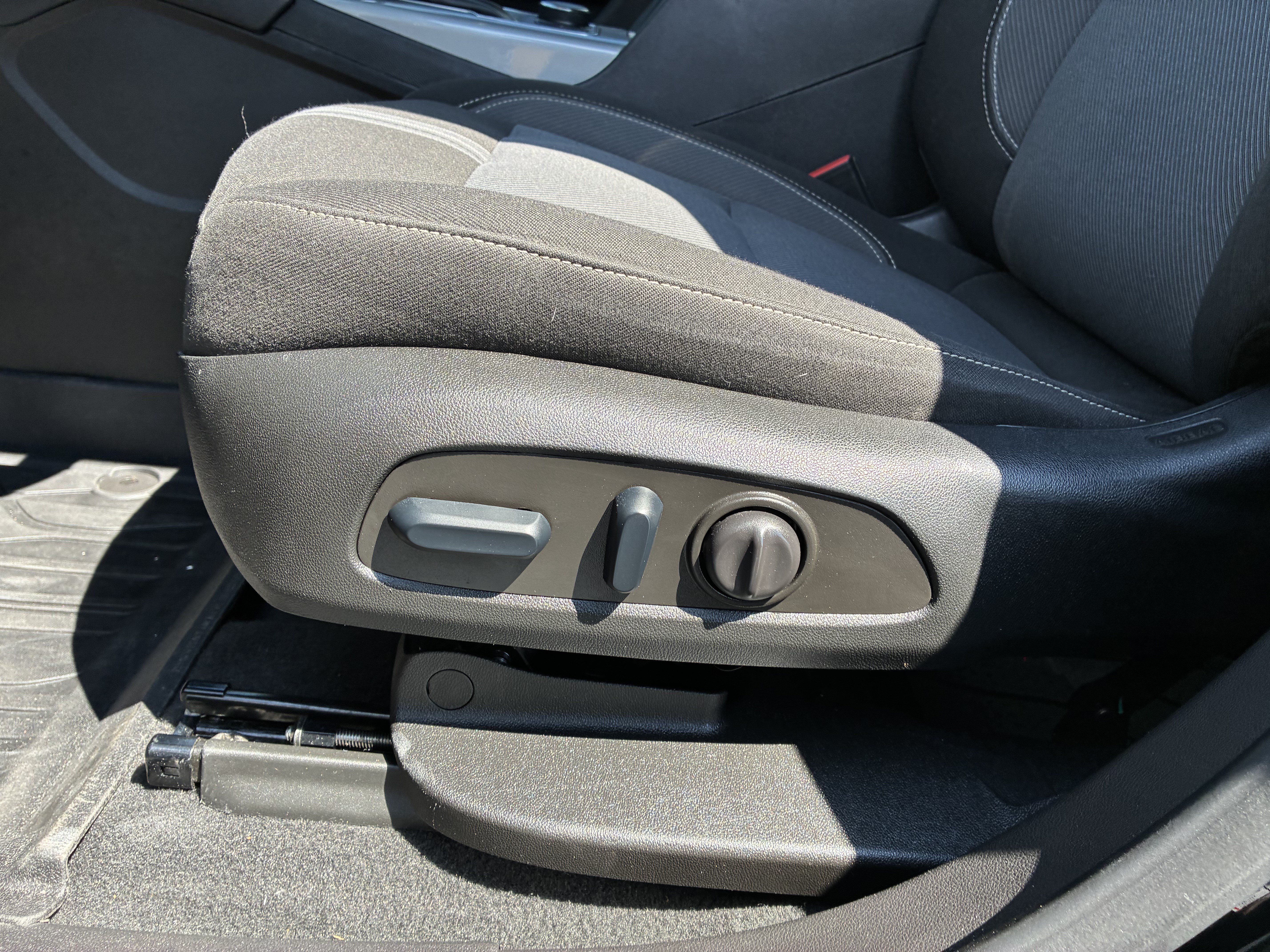 Used 2023 Chevrolet Blazer LT FWD image 24