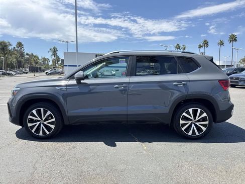 Used 2022 Volkswagen Taos SE image 5