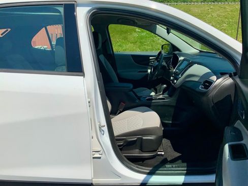 Used 2019 Chevrolet Equinox LS AWD/4WD image 26