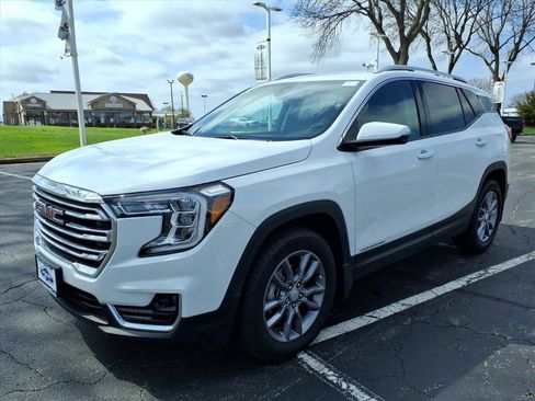 Certified 2024 GMC Terrain SLT AWD/4WD image 3