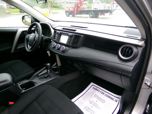 Used 2016 Toyota RAV4 LE image 18
