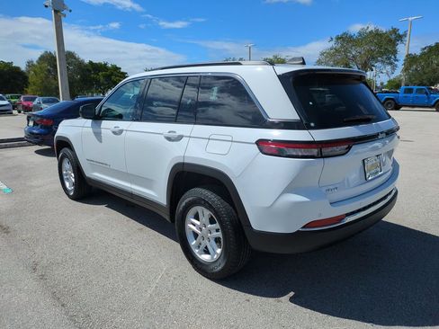 New 2025 Jeep Grand Cherokee Laredo AWD/4WD image 7