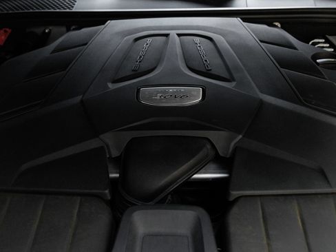 Certified 2023 Porsche Cayenne Coupe AWD/4WD image 40