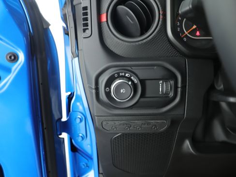 Used 2024 Jeep Wrangler Unlimited Rubicon w/ Safety Group image 27