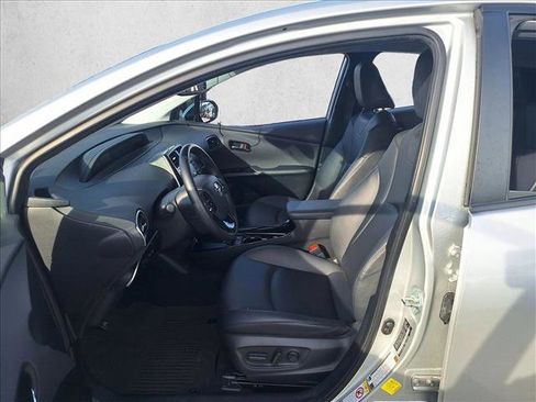 Certified 2022 Toyota Prius XLE image 11