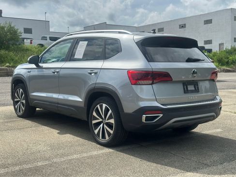 Used 2023 Volkswagen Taos SE w/ Panoramic Sunroof Package AWD/4WD image 5