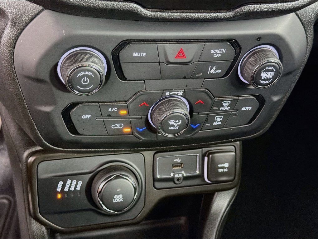 Used 2023 Jeep Renegade Latitude AWD/4WD image 18
