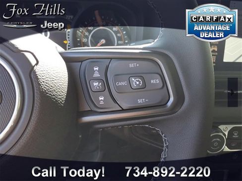 New 2025 Jeep Gladiator Willys image 17