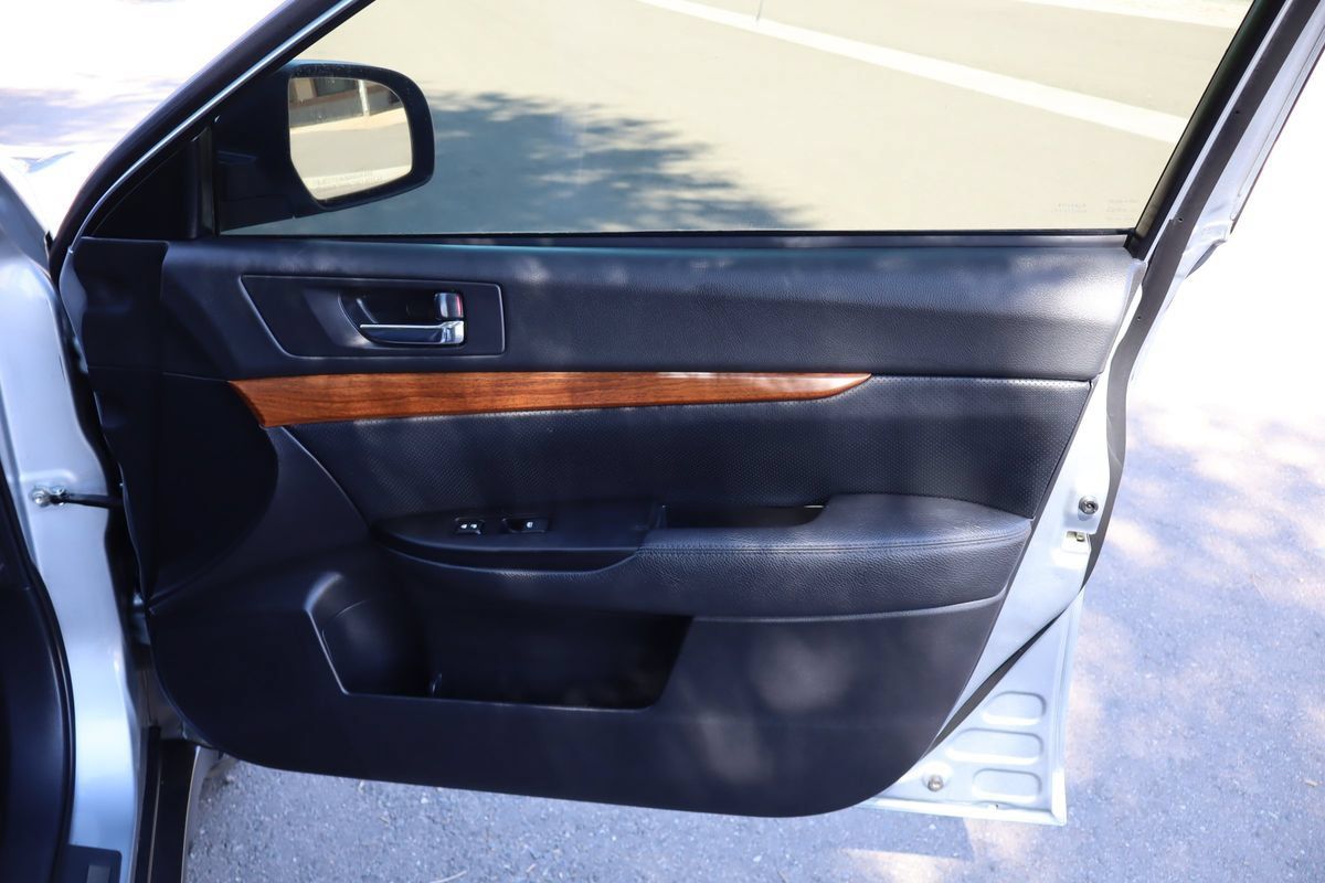 Used 2014 Subaru Outback 2.5i Limited w/ Moonroof Package AWD/4WD image 26