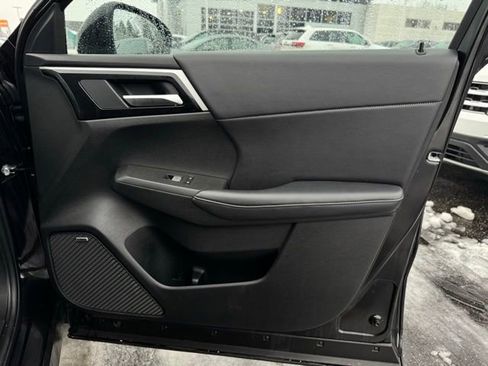 Used 2025 Mitsubishi Outlander SE image 15