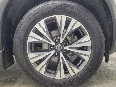 Used 2022 Nissan Rogue SV w/ SV Premium Package image 31