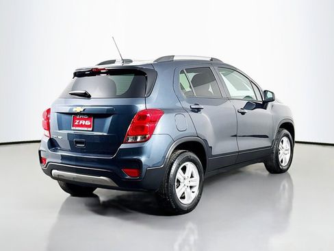 Used 2021 Chevrolet Trax LT w/ LT Convenience Package image 5