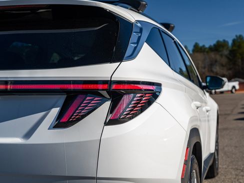 Used 2024 Hyundai Tucson Limited image 16