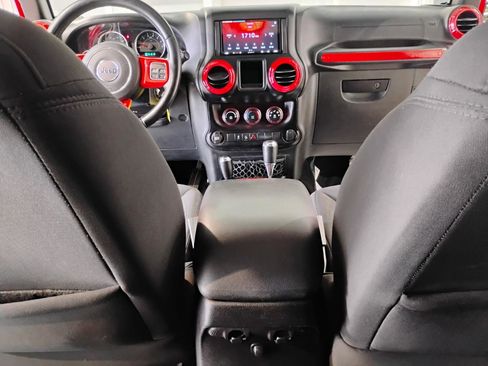 Used 2015 Jeep Wrangler Unlimited Sport w/ Connectivity Group AWD/4WD image 51