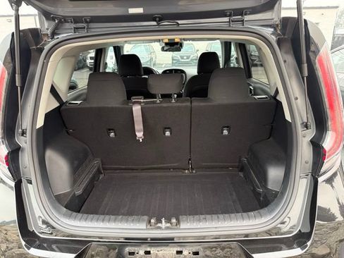 Used 2023 Kia Soul LX w/ LX Technology Package FWD image 8