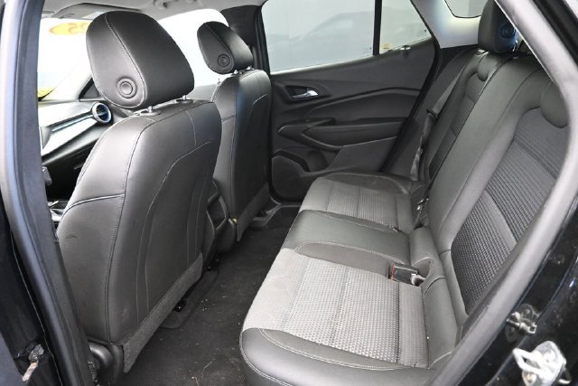 Used 2025 Chevrolet Trax LT FWD image 16