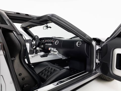 Used 2006 Ford GT RWD image 33