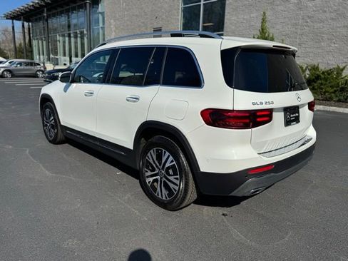 Used 2026 Mercedes-Benz GLB 250 4MATIC image 5