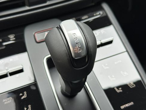 New 2026 Porsche Macan image 26