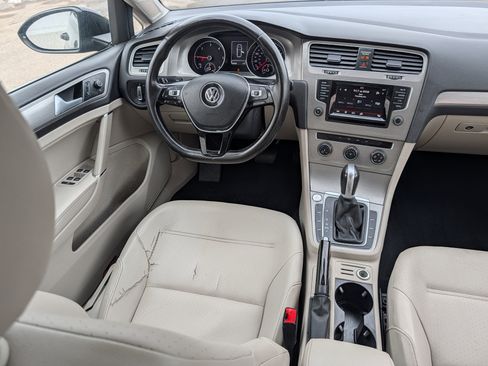 Used 2015 Volkswagen Golf TDI S image 9