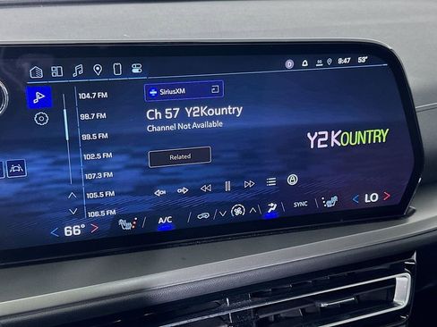 Used 2025 Chevrolet Traverse LT image 31