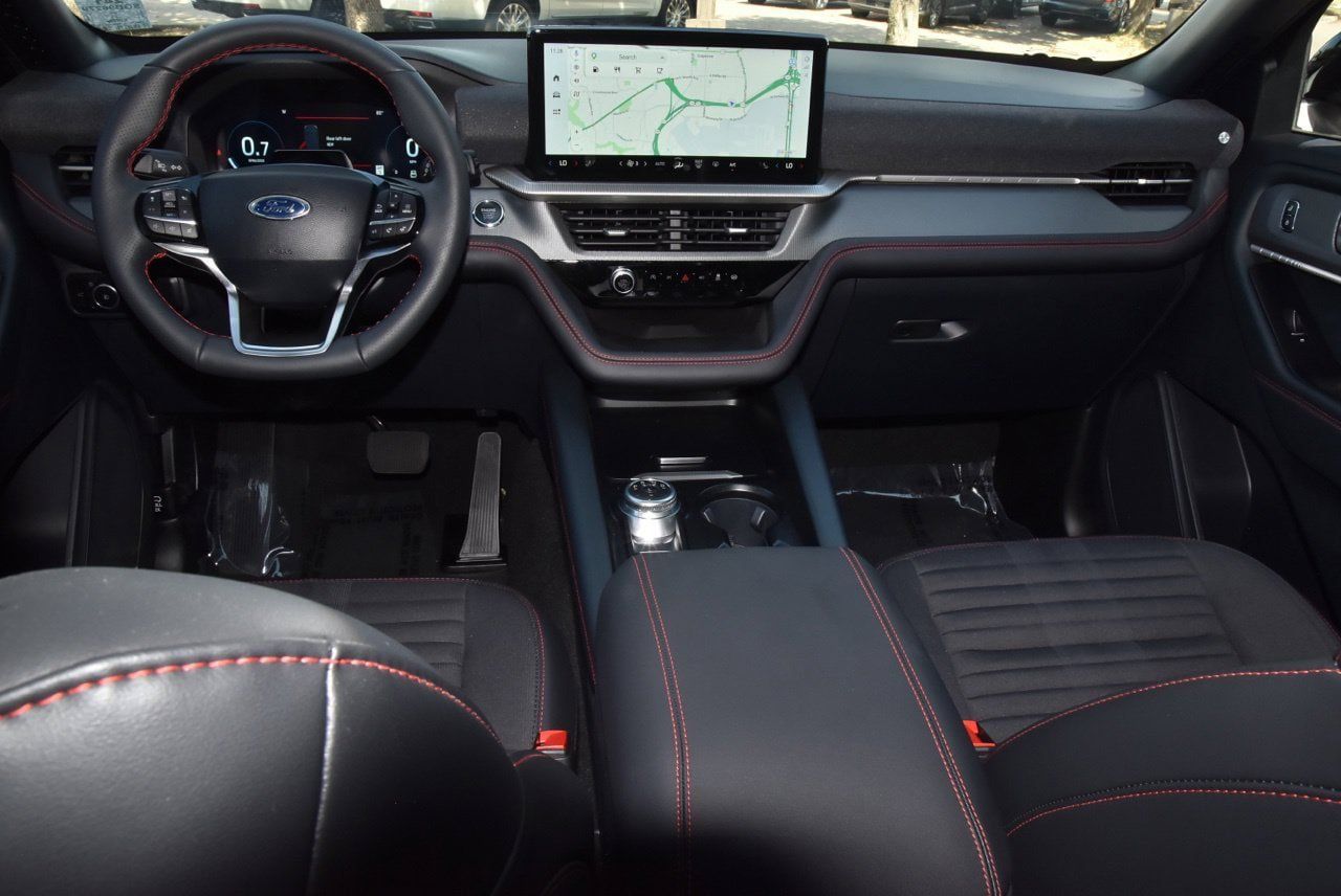Certified 2025 Ford Explorer ST-Line RWD image 17