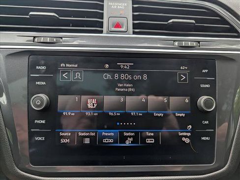 Used 2023 Volkswagen Tiguan SE w/ Panoramic Sunroof Package AWD/4WD image 35