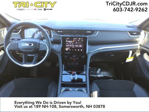 New 2025 Jeep Grand Cherokee L Laredo image 12