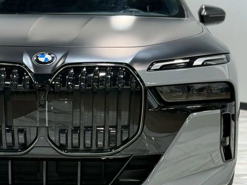Used 2025 BMW 760i xDrive w/ Executive Package image 4