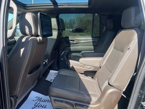Used 2024 GMC Yukon XL Denali w/ Advanced Technology Package image 17
