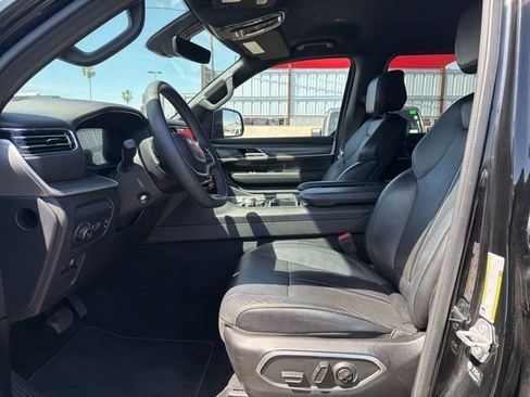 Used 2024 Jeep Wagoneer L Series III w/ Flexible Seating Group image 11