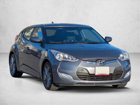 Used 2017 Hyundai Veloster image 3