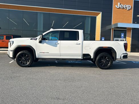 Used 2024 GMC Sierra 2500 AT4 image 5