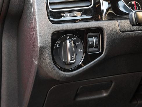 Used 2018 Volkswagen GTI SE w/ SE Leather Package image 28