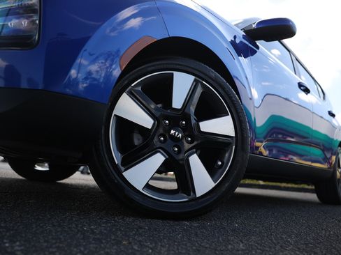 Used 2020 Kia Soul EX image 28